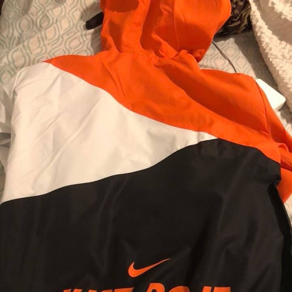 1 of 1 Nike Windbreaker Jacket - Picture 2 of 2